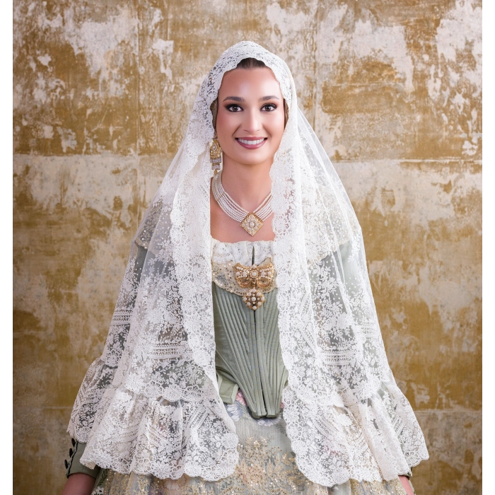 Mantilla exclusiva volante Aura Santos Textil